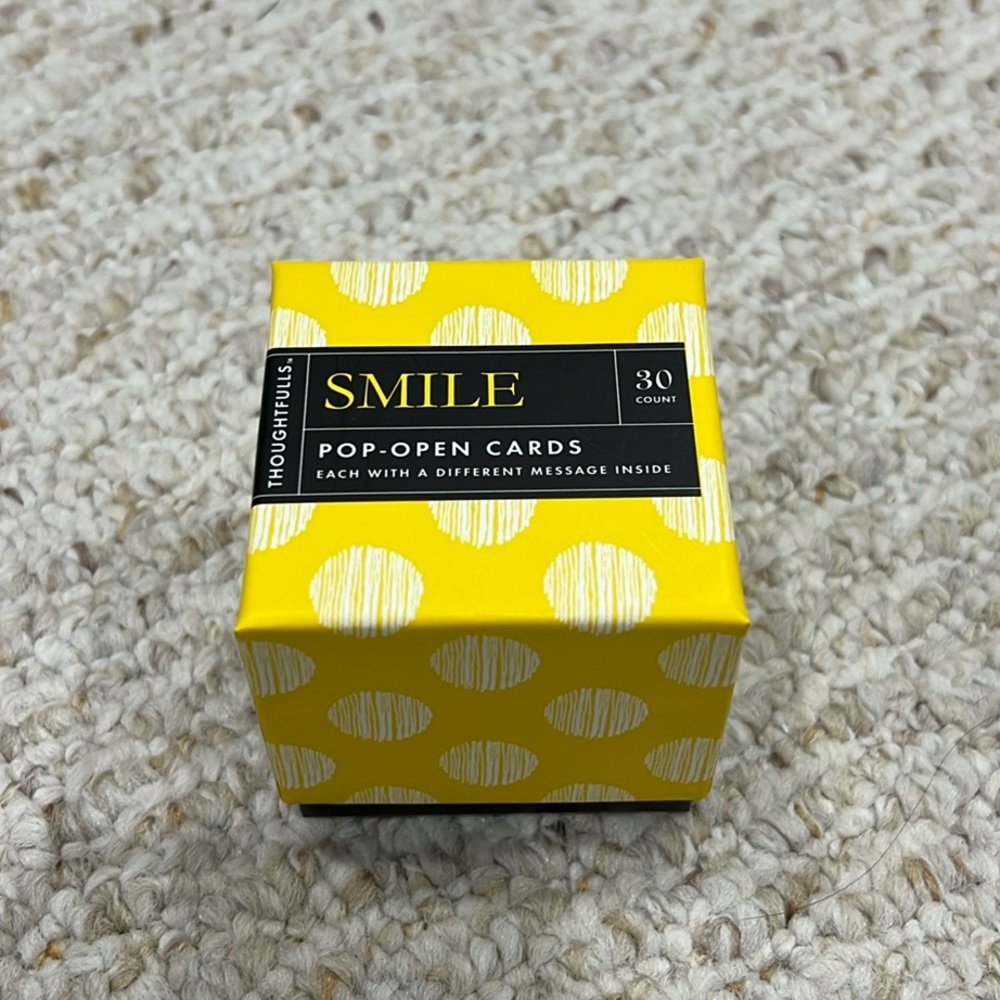 NWOT Thoughtfulls Pop Open Cards ‘Smile’